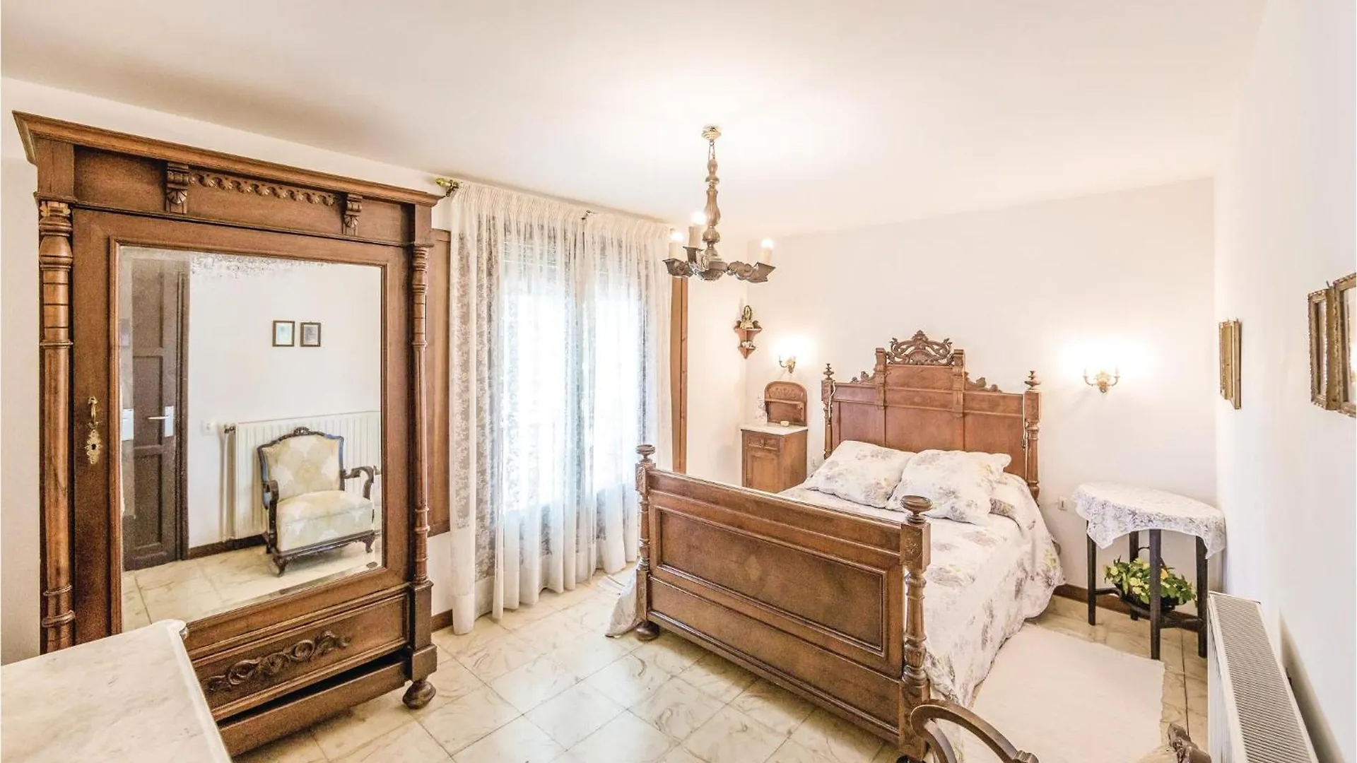 6 Bedroom Gorgeous Home In Riudoms